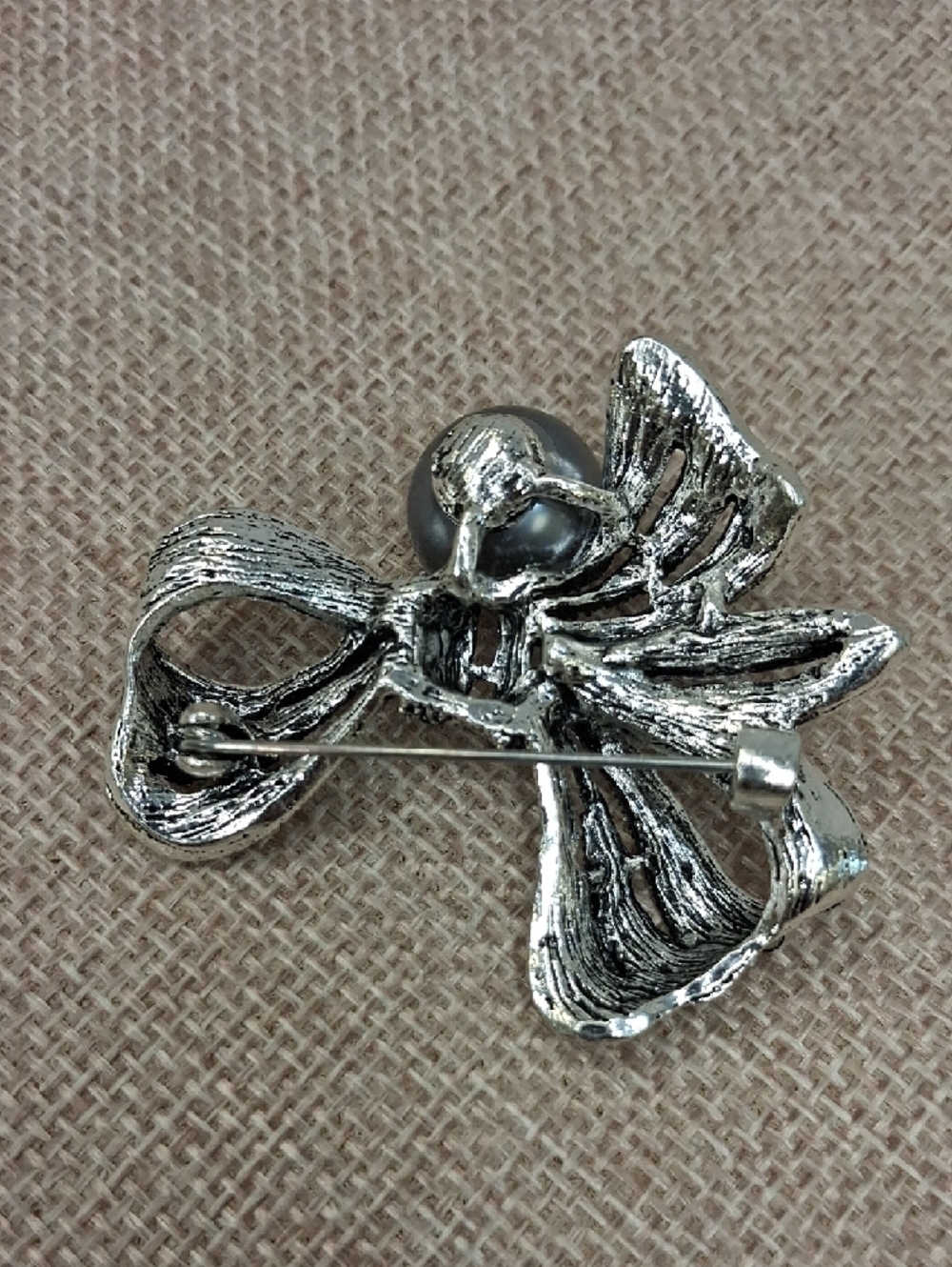 Silver Tone Bow Pearl Rhinestone Brooch Gray Faux Pearl Statement Pin One Size - Picture 4 of 6